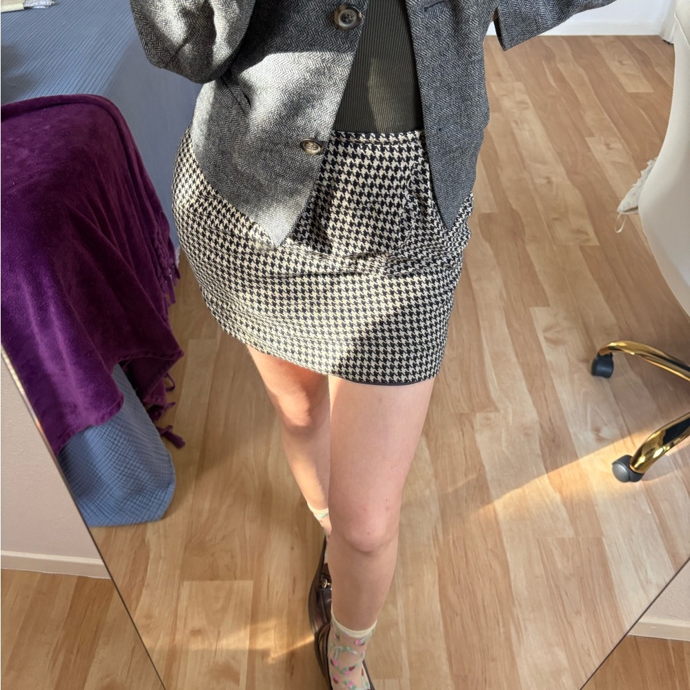 Jones New York vintage preppy Black and cream Houndstooth Skirt